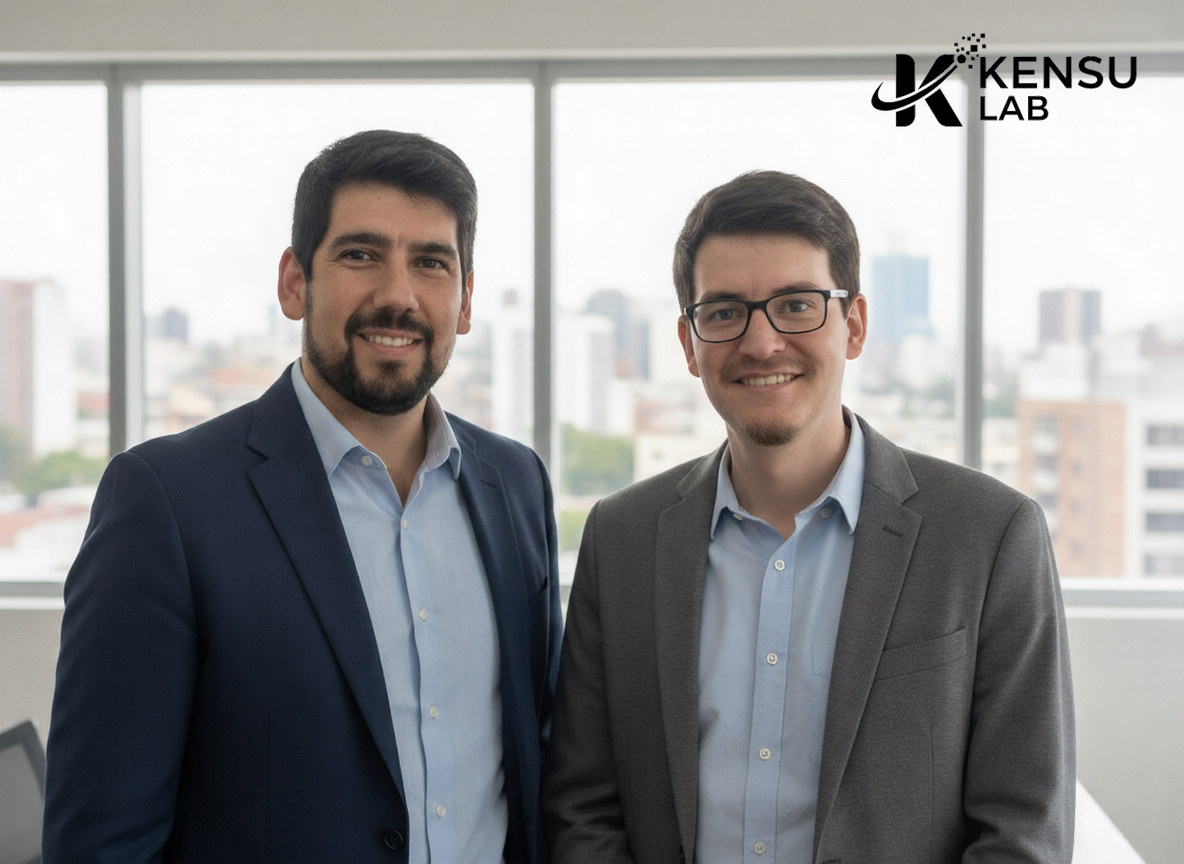 Socios fundadores de Kensulab planificando